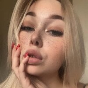 free6cams.com Chloeromantic livesex profile in public cams