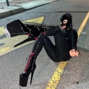 sleekcams.com SadicRubberDoll livesex profile in latex cams