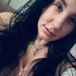 menaceswife from Stripchat