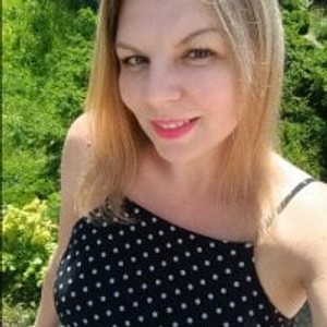 gonewildcams.com AdriannaFlirt livesex profile in glamour cams