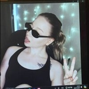 Camgirl is actually offline