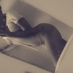 sexcityguide.com Royal_Bee livesex profile in romantic cams