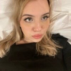 Camgirl is actually offline