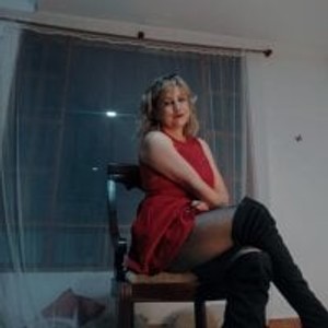 amateursex-livecam.com almaluna7 livesex profile in mature cams