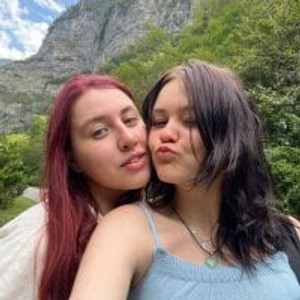 pornos.live BettyandRich_ livesex profile in lesbian cams