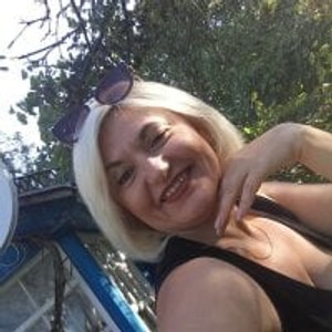 iluvcams.com Snezhanna445 livesex profile in mobile cams