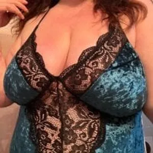 curvy-milf-abbie from stripchat