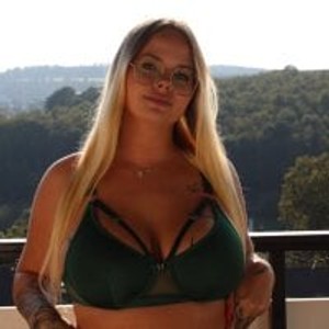 sexcityguide.com AnnaLenaaa livesex profile in public cams