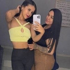 coupleslivesex.com ChanellsAndIsabella livesex profile in mom cams