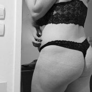 Kinky_Ruby35 webcam profile - British