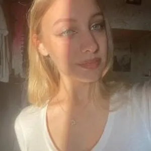 MaeCurson from stripchat