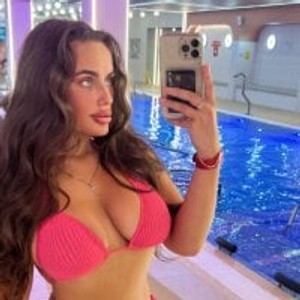 gonewildcams.com miiaflirtyy livesex profile in glamour cams