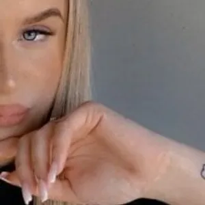 XshyblondX from stripchat