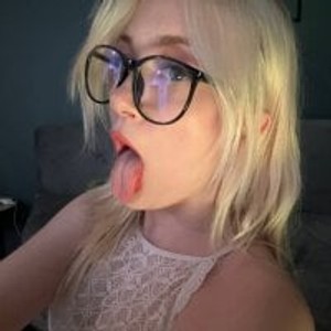 Camgirl is actually offline