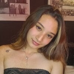 sleekcams.com nahomiluxx livesex profile in public cams