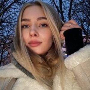 girlsupnorth.com SheenaDrye livesex profile in young cams