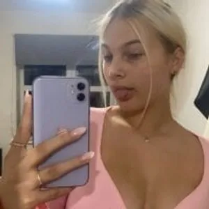 naughtyblondie1 from stripchat