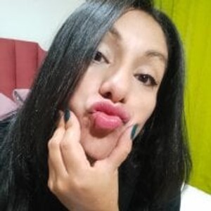 sleekcams.com LunaOslon_sq livesex profile in shaven cams