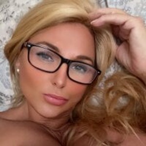 girlsupnorth.com CurvyDanishGoddessXX livesex profile in natural cams