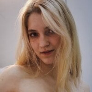 stripchat SarahFoxxxy webcam profile pic via amateursex-livecam.com