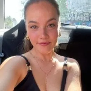 AlinaTeenager from stripchat