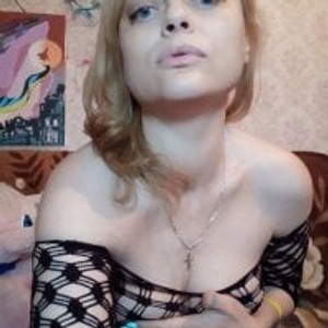 girlsupnorth.com LindaRoutz livesex profile in sexy cams