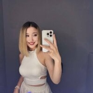 girlsupnorth.com Ramen_girl livesex profile in mistress cams