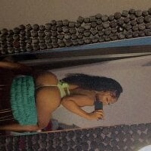 sleekcams.com HoneyBarbie livesex profile in petite cams