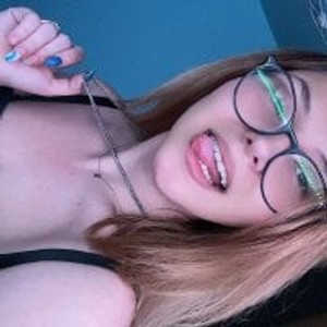 livesex.fan MishaLOVE livesex profile in public cams