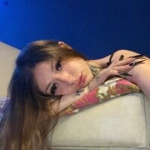 watchgirlcam.com SkinnyMollyx livesex profile in mobile cams