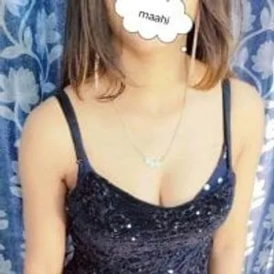 Cute-Maahi from stripchat