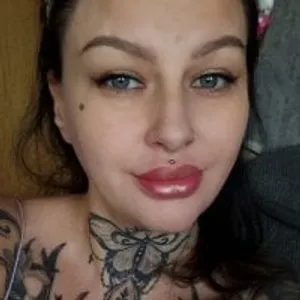 CannabisQueenn from stripchat