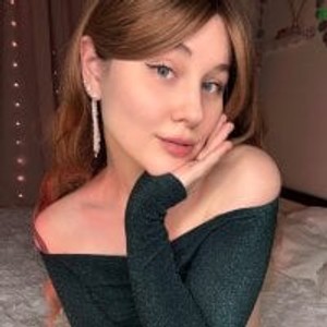 girlsupnorth.com DeliaDragon livesex profile in young cams