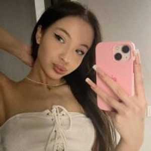 girlsupnorth.com m1ssmali livesex profile in public cams