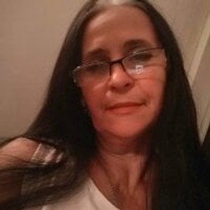 girlsupnorth.com Elena7698 livesex profile in mature cams