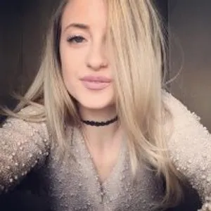 BlondeAnne from stripchat