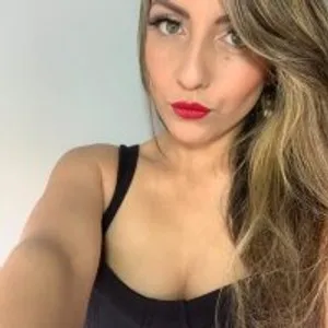 camilavh from stripchat