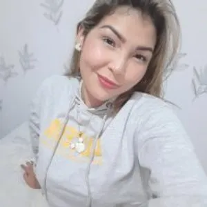 Carolineve from stripchat