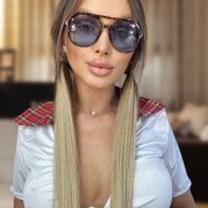 sexcityguide.com Milashveronikam livesex profile in public cams