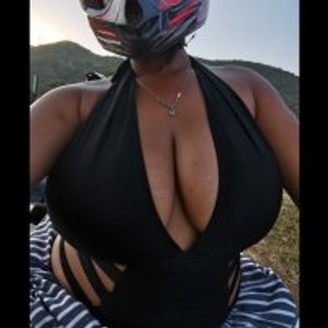 hugenaugtyboobs's profile picture