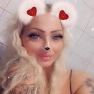 LadyRoxxy's profile picture