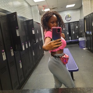 LolaBelle84's profile picture