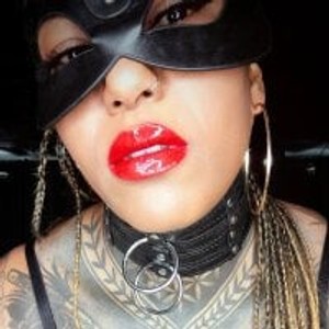 maturelivesexcams.com DarkDea livesex profile in tattoos cams