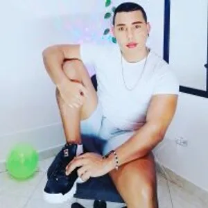 latino_richard from stripchat