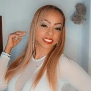 SkorpionMom from stripchat