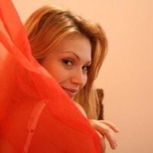 sexcityguide.com MissCream livesex profile in milf cams