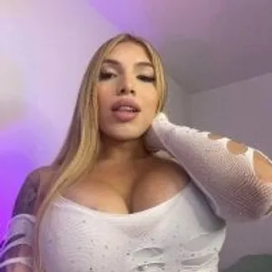 evelyncossio from stripchat