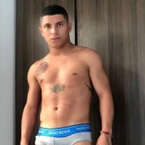 chris_so_horny from stripchat