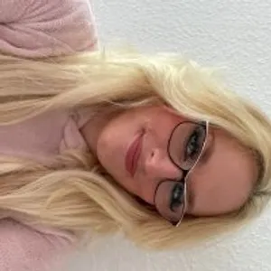 BlondDollyGirl1987 from stripchat