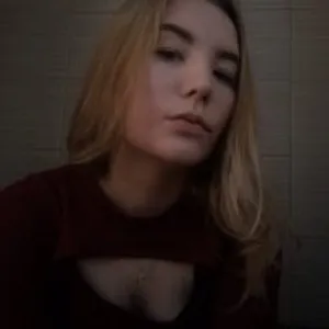 NellaMillky from stripchat